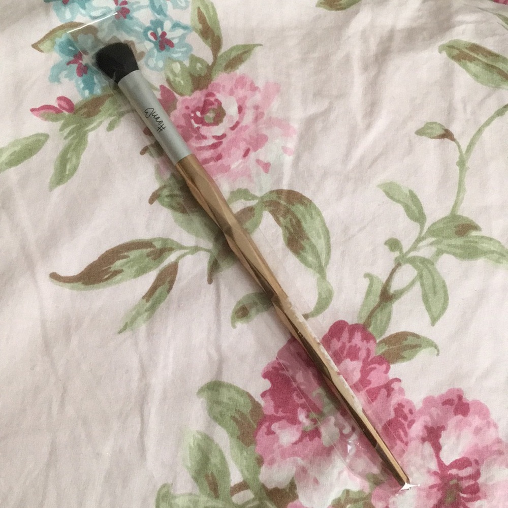 #inm Shadow Brush